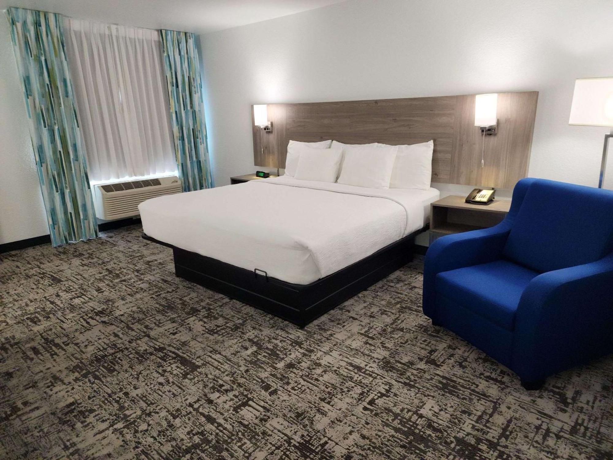 Quality Inn & Suites Denver International Airport Exterior photo