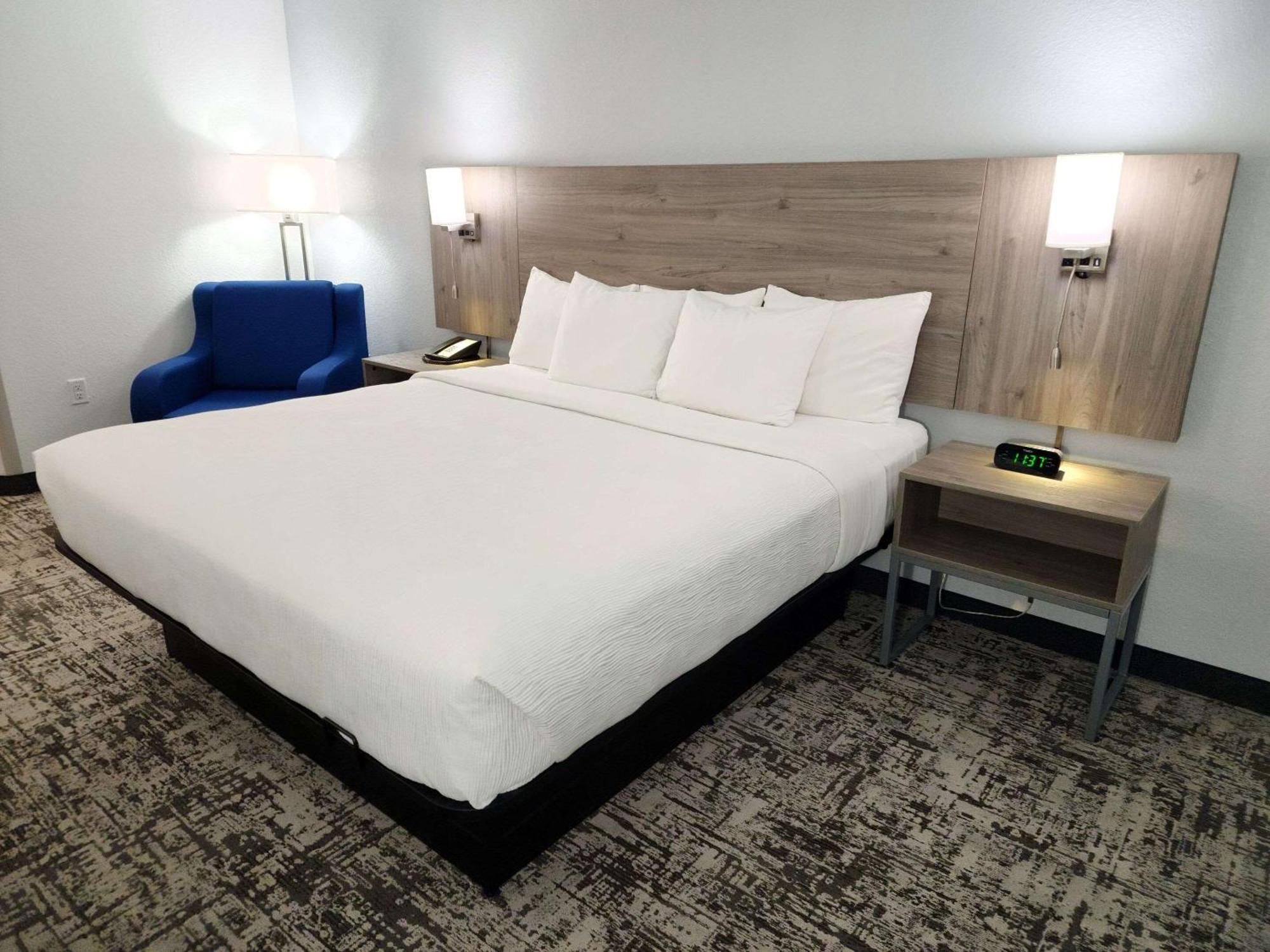Quality Inn & Suites Denver International Airport Exterior photo