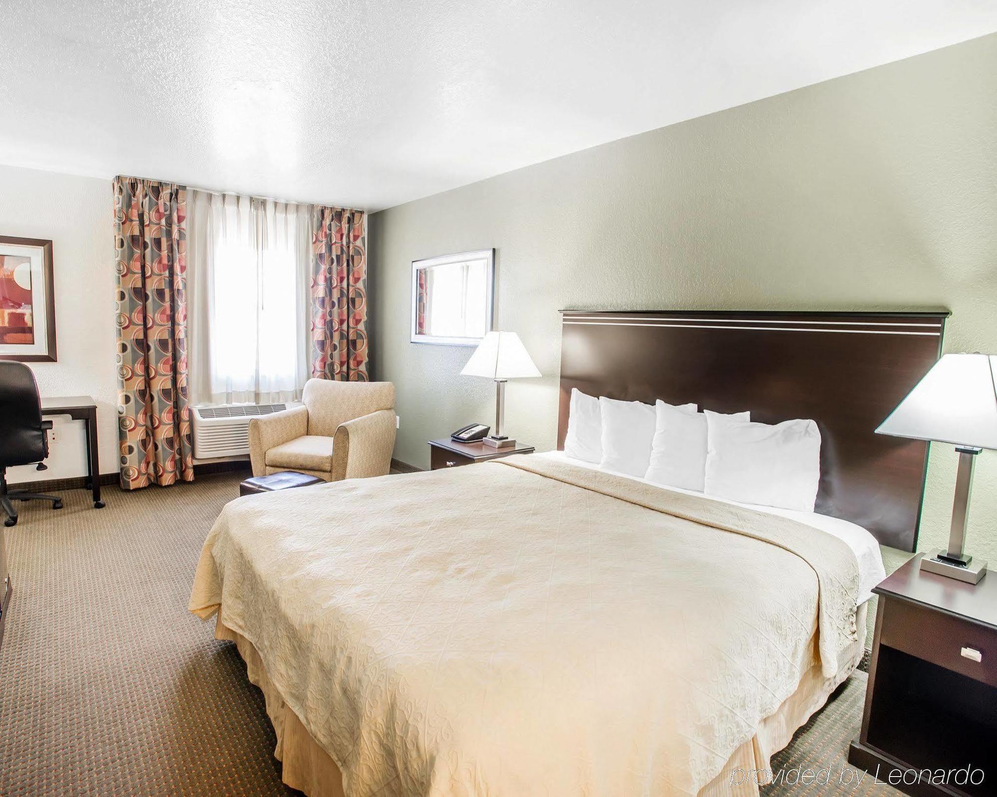 Quality Inn & Suites Denver International Airport Exterior photo