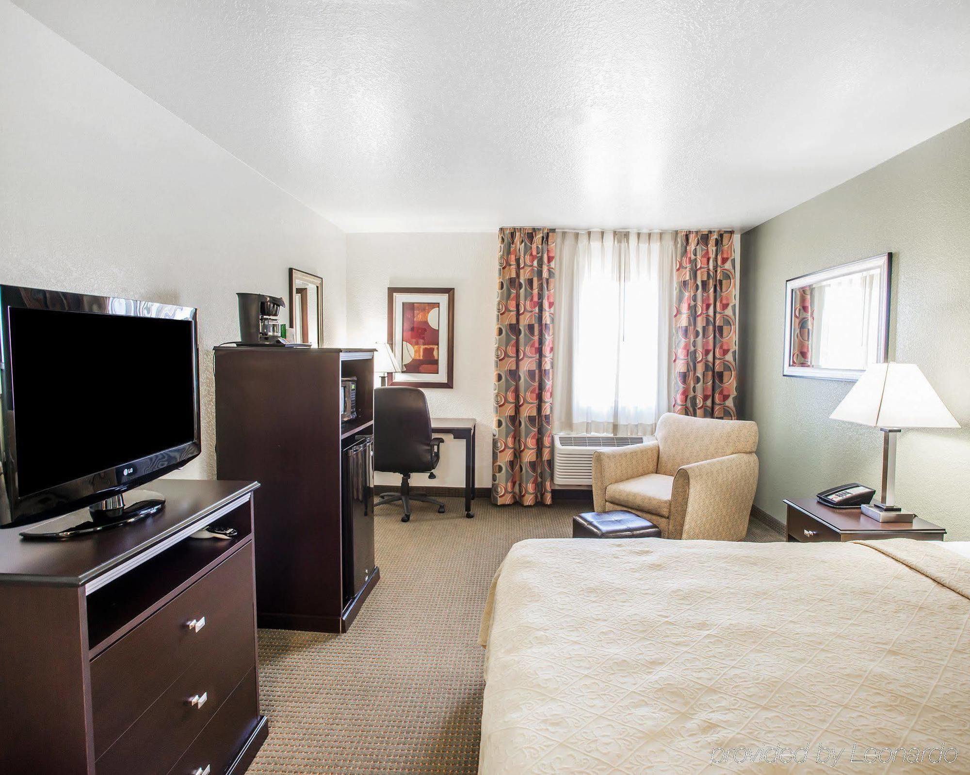 Quality Inn & Suites Denver International Airport Exterior photo