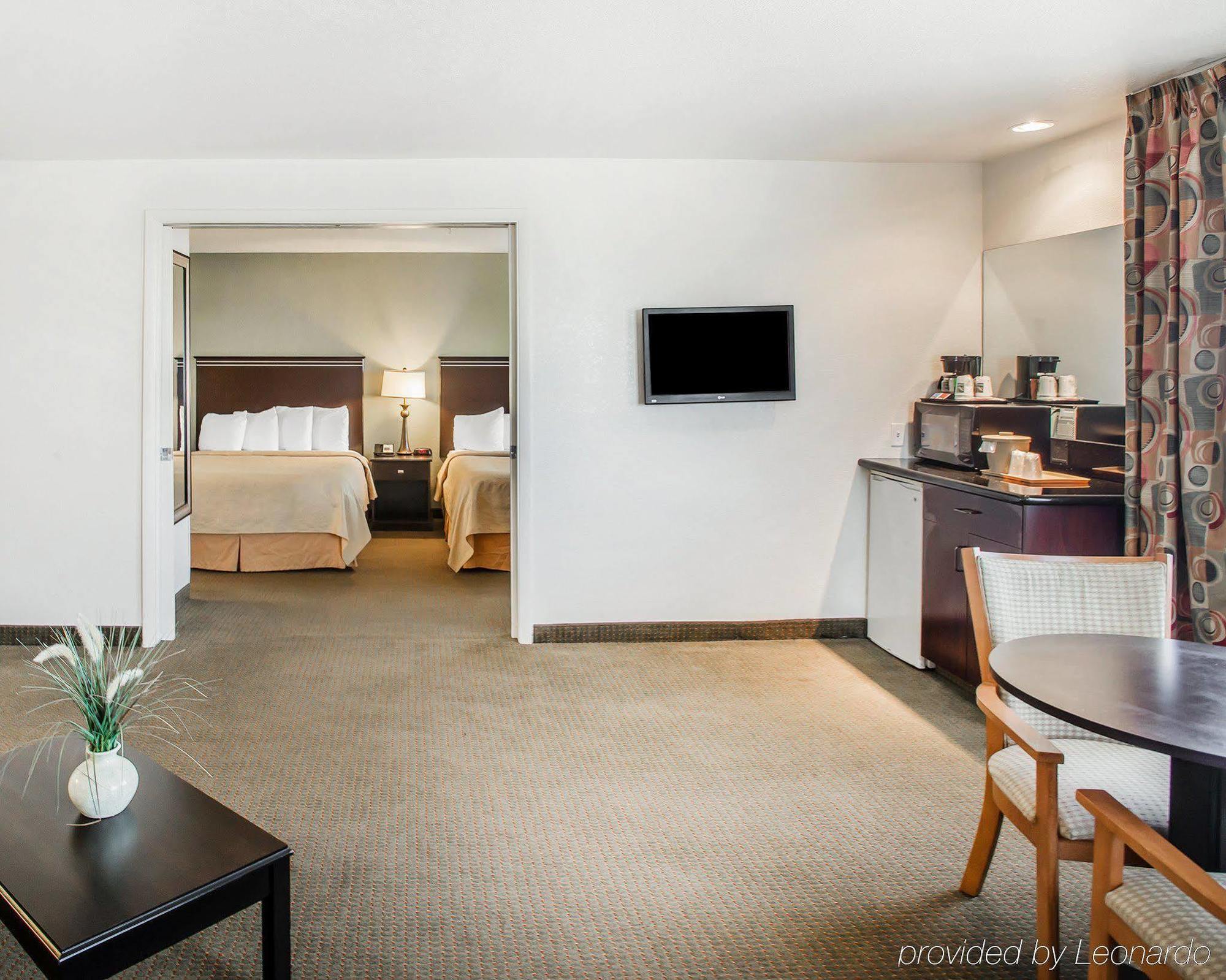 Quality Inn & Suites Denver International Airport Exterior photo
