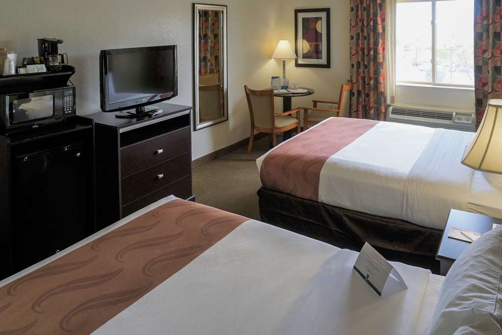 Quality Inn & Suites Denver International Airport Room photo